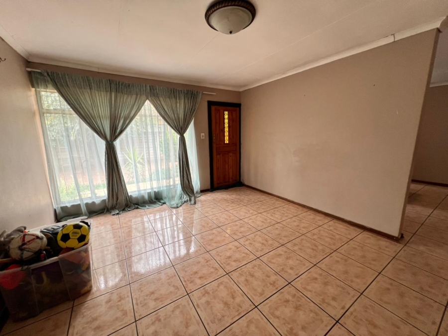3 Bedroom Property for Sale in Lourierpark Free State